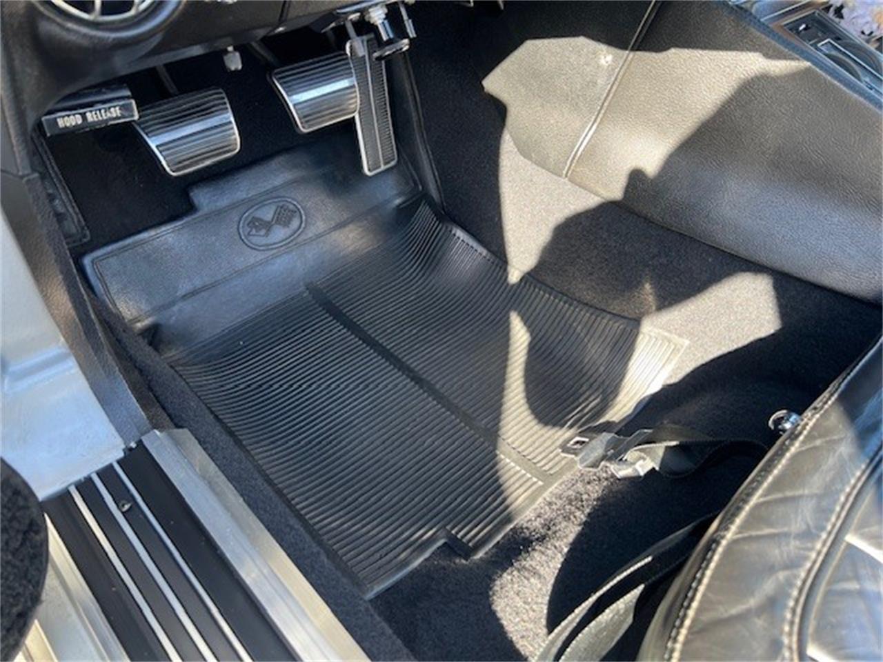 Chevrolet-Corvette-1970-Cortez-Silver-Black-2