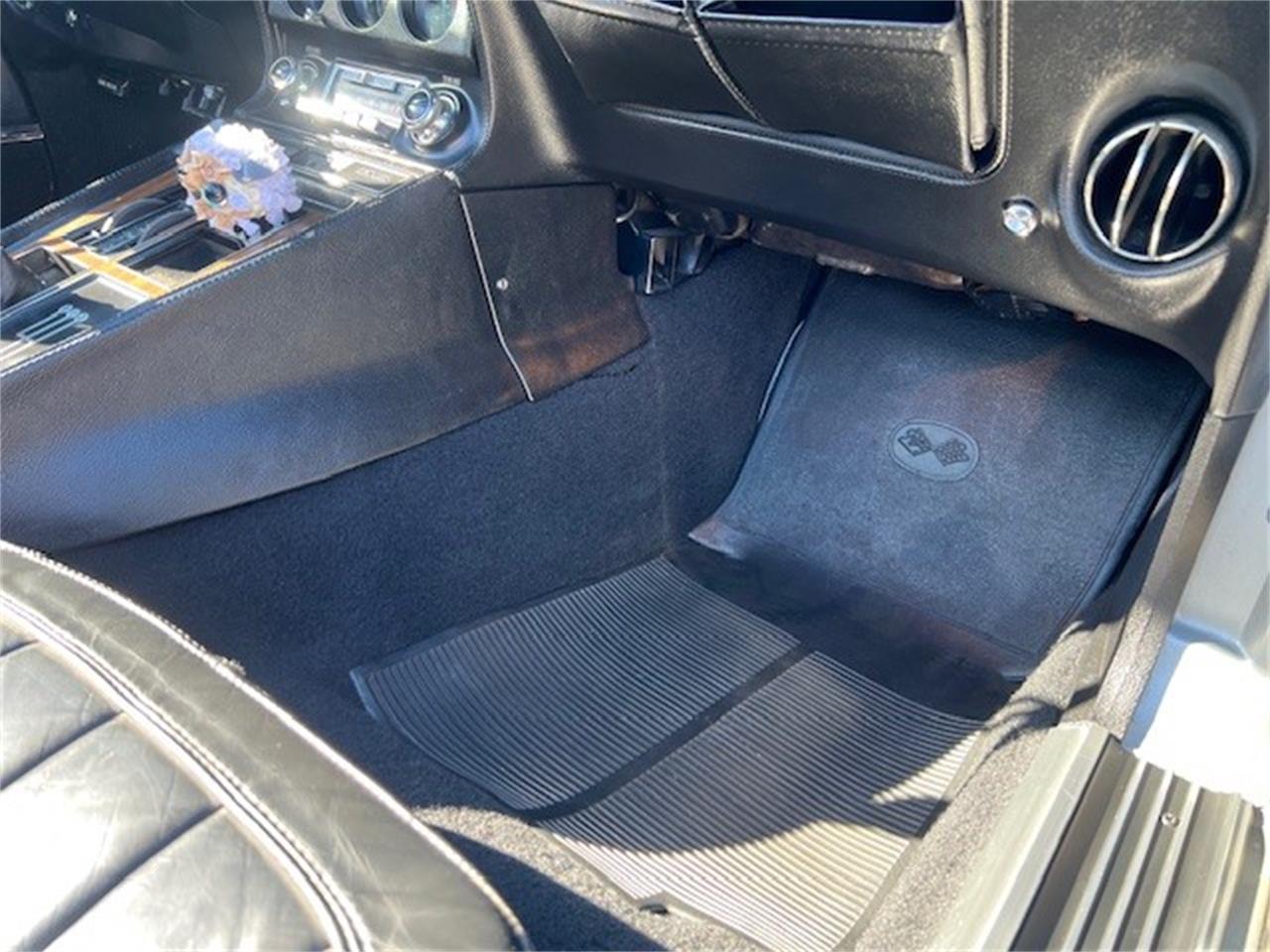 Chevrolet-Corvette-1970-Cortez-Silver-Black-4