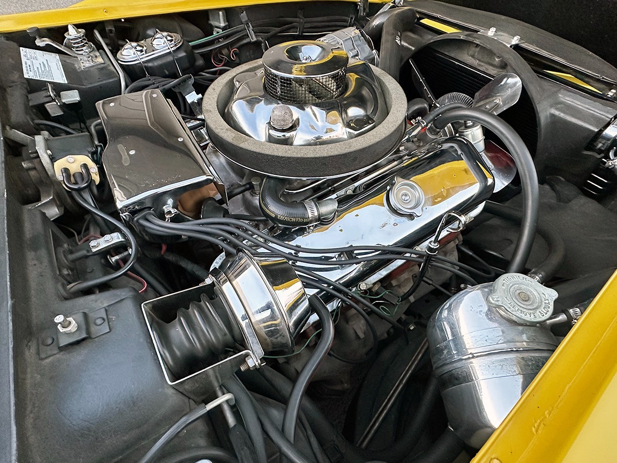 Chevrolet-Corvette-1971-Coupe-23