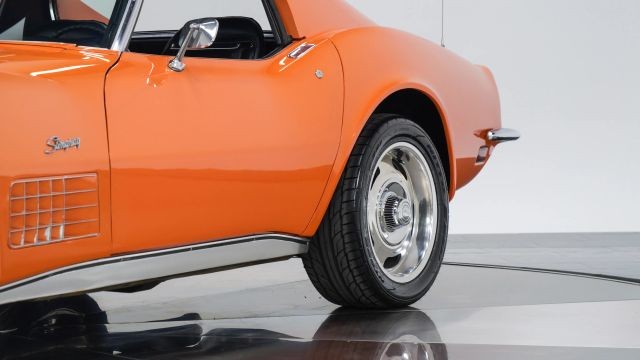 Chevrolet-Corvette-1972-13