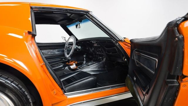 Chevrolet-Corvette-1972-17