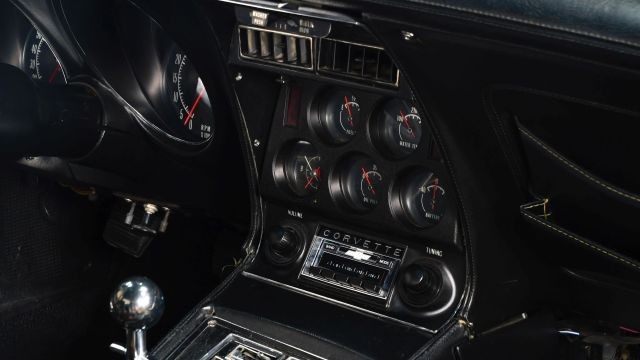 Chevrolet-Corvette-1972-19