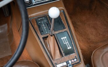 Chevrolet-Corvette-1972-2-Door-Coupe-37