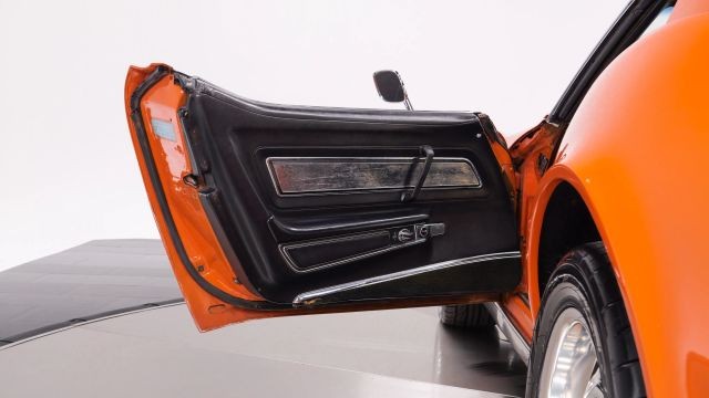 Chevrolet-Corvette-1972-23