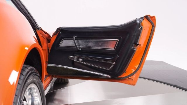 Chevrolet-Corvette-1972-25