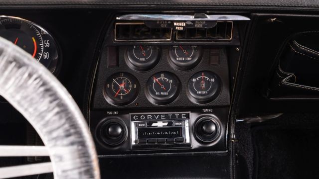 Chevrolet-Corvette-1972-28