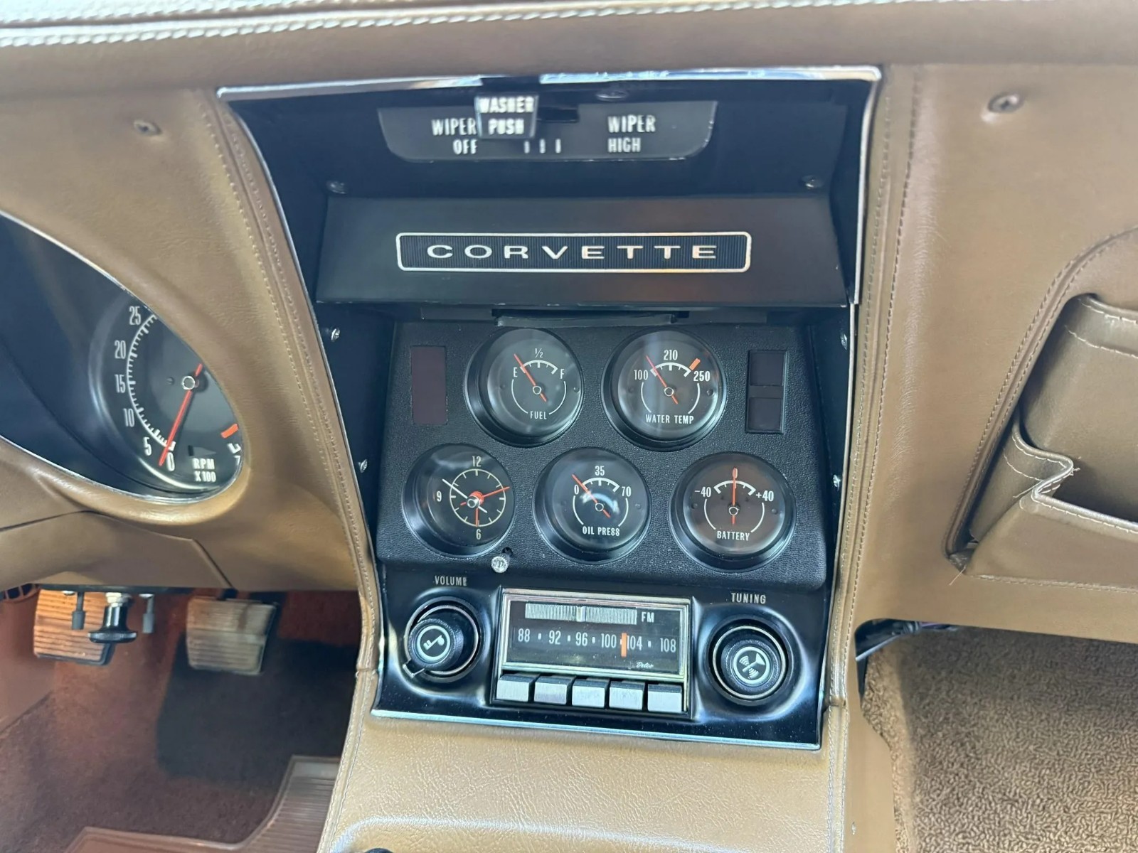 Chevrolet-Corvette-1972-Convertible-39