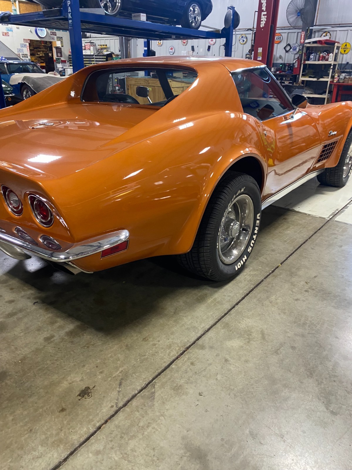Chevrolet-Corvette-1972-Coupe-2