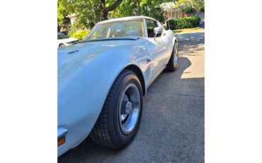 Chevrolet-Corvette-1972-Coupe-3