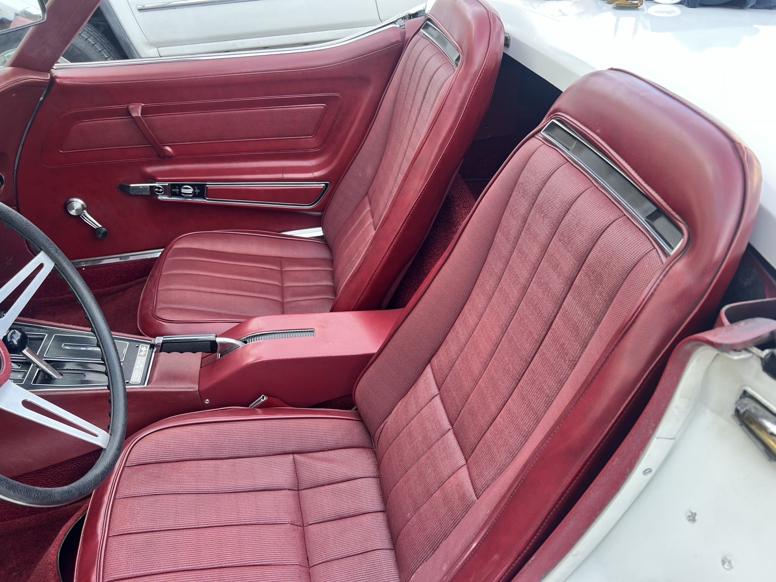 Chevrolet-Corvette-1973-16