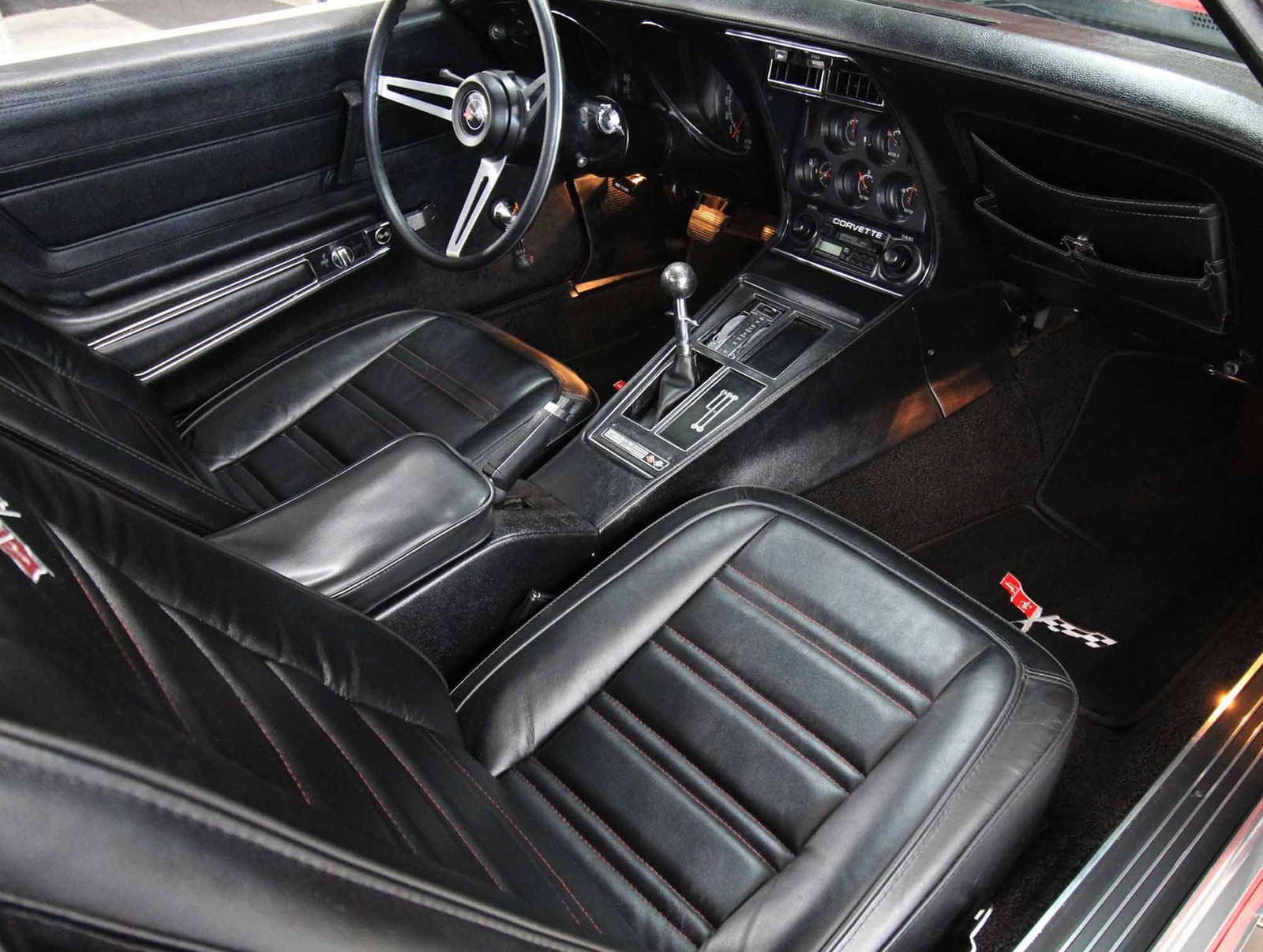 Chevrolet-Corvette-1973-19