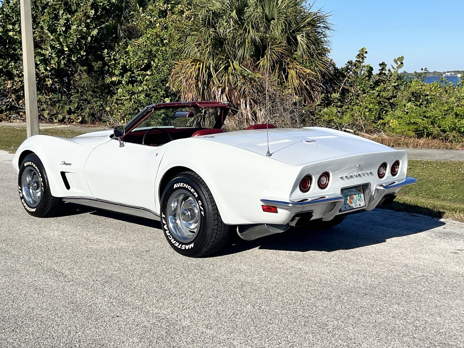 Chevrolet-Corvette-1973-2