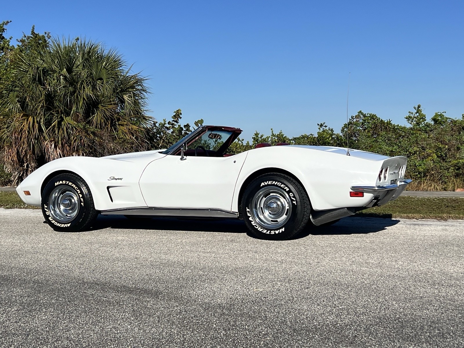 Chevrolet-Corvette-1973-3