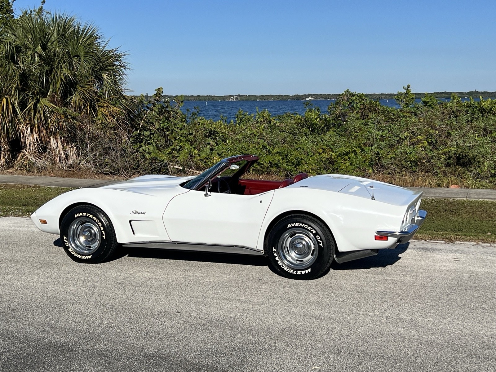 Chevrolet-Corvette-1973-4