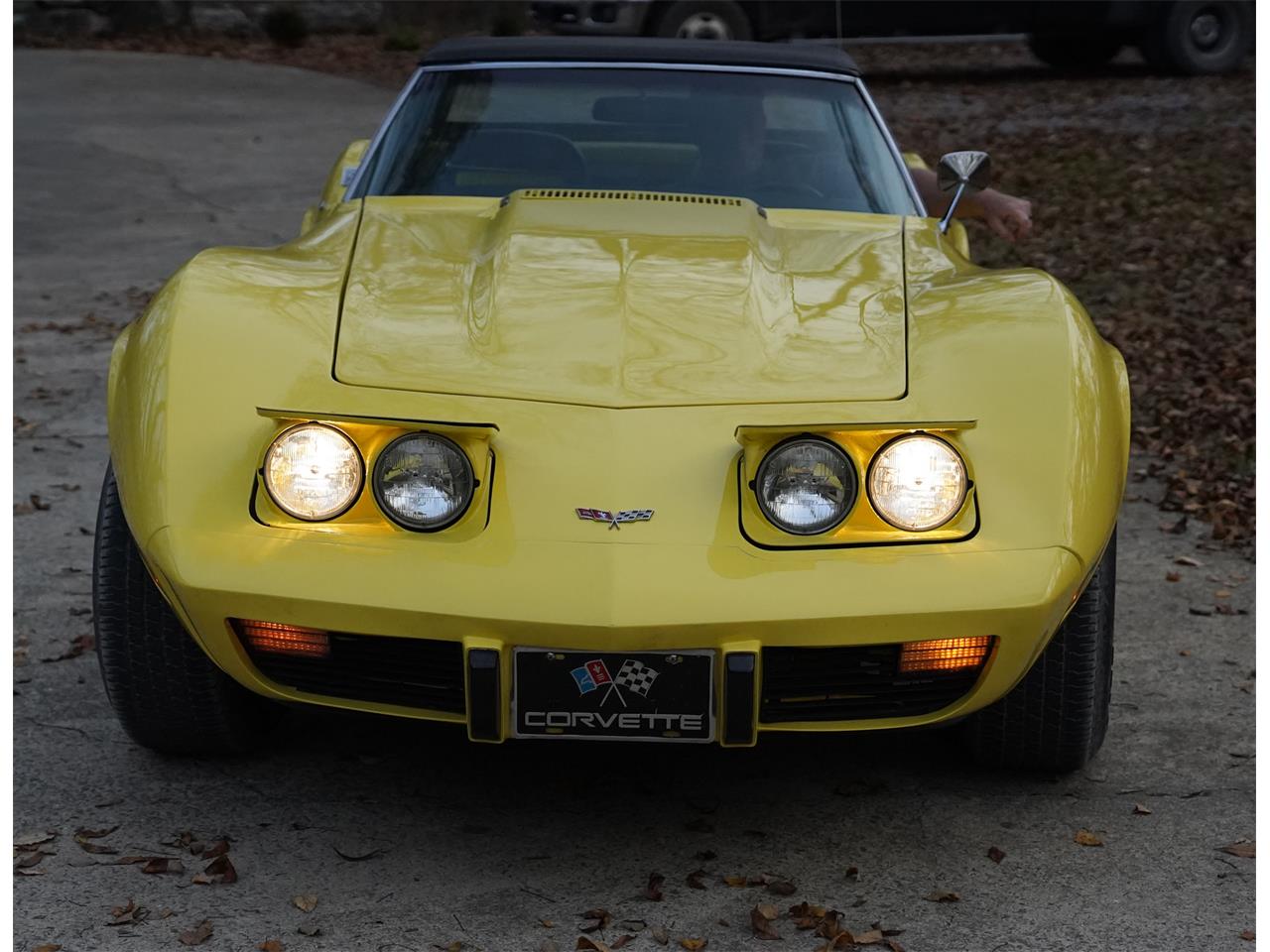 Chevrolet-Corvette-1974-Bright-Yellow-Black-10