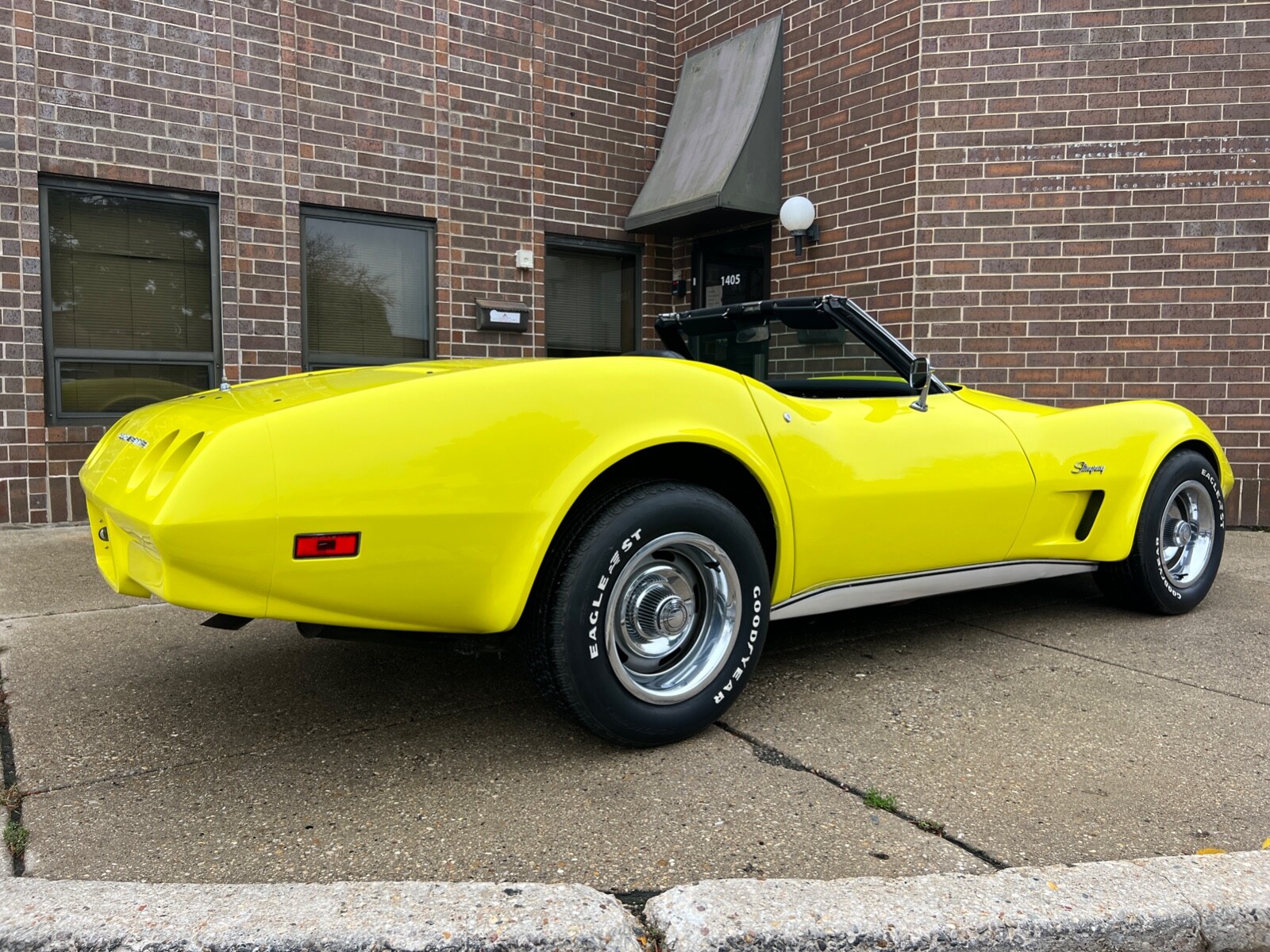 Chevrolet-Corvette-1974-Convertible-10