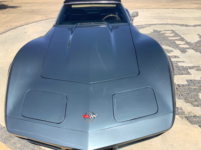 Chevrolet-Corvette-1974-Convertible-3