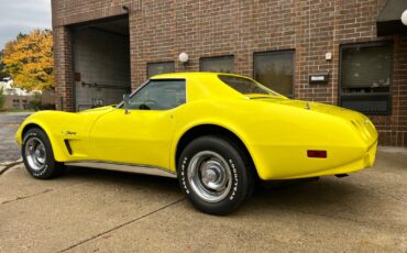 Chevrolet-Corvette-1974-Convertible-3