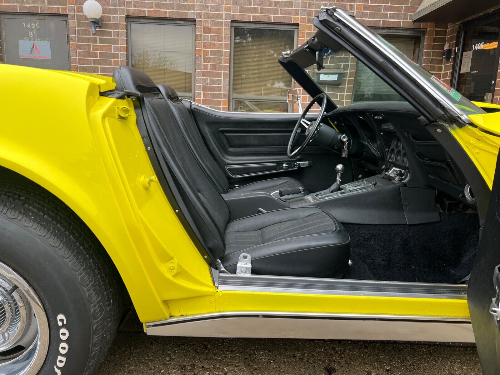 Chevrolet-Corvette-1974-Convertible-31