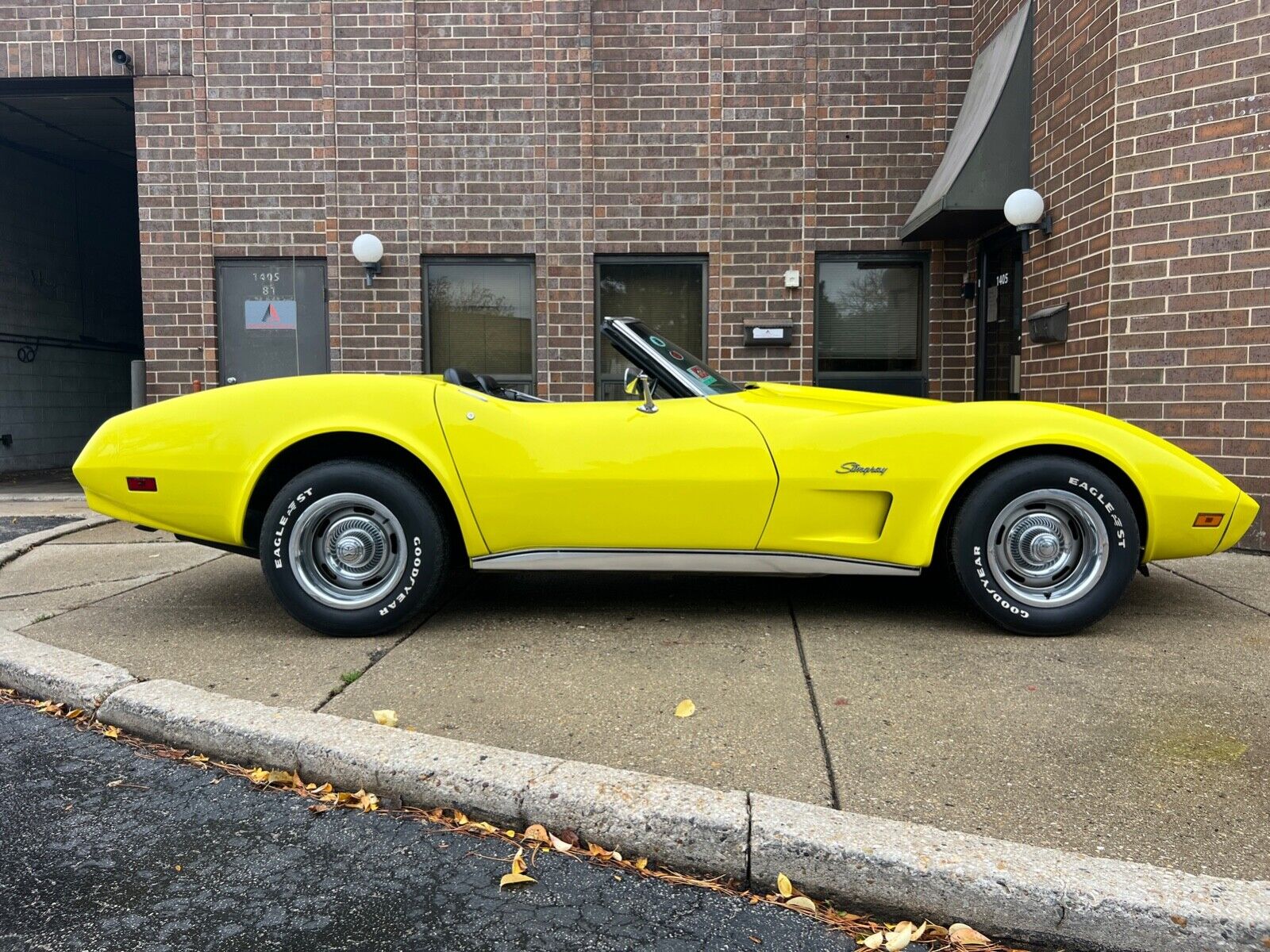 Chevrolet-Corvette-1974-Convertible-9