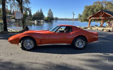 Chevrolet-Corvette-1975-Coupe-2