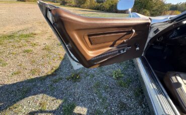 Chevrolet-Corvette-1976-15