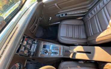 Chevrolet-Corvette-1976-17