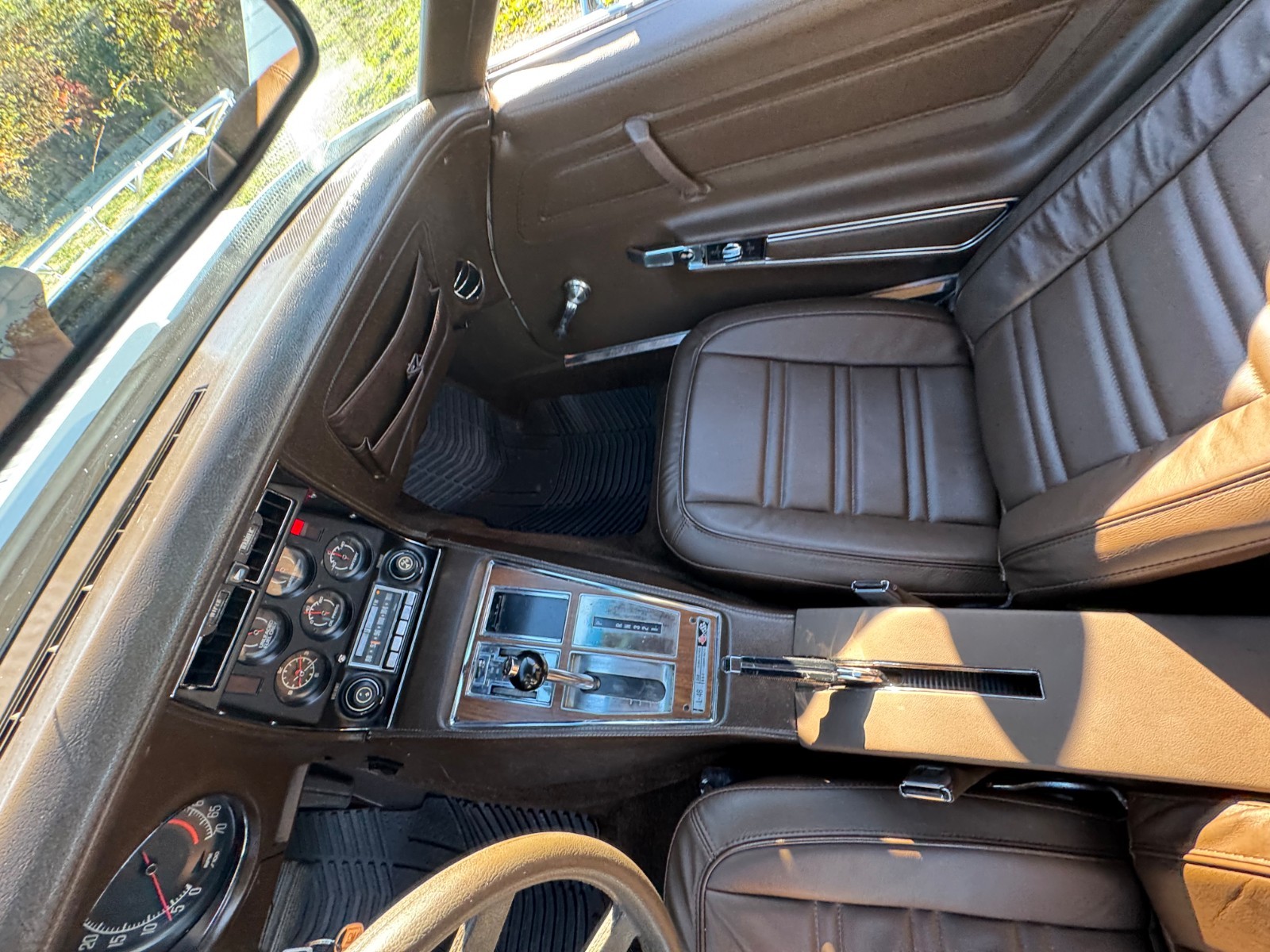 Chevrolet-Corvette-1976-17