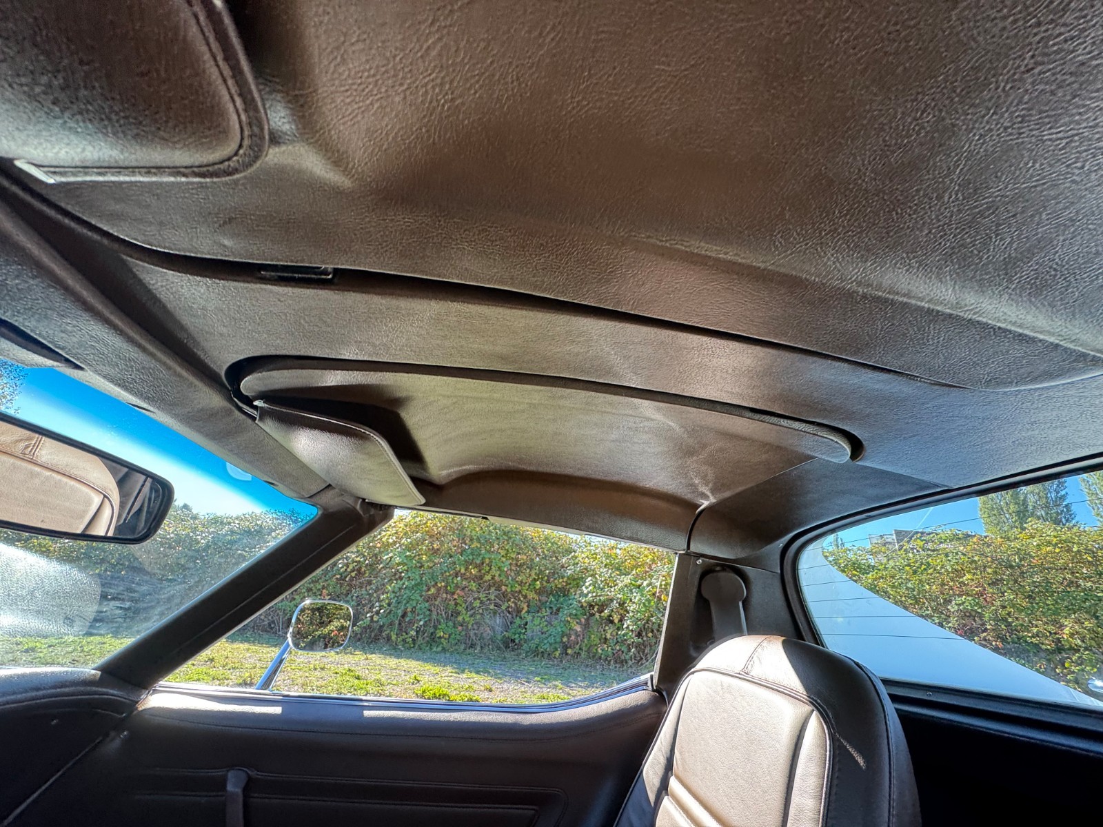 Chevrolet-Corvette-1976-20