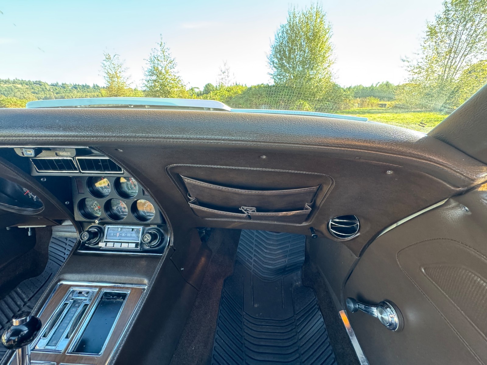 Chevrolet-Corvette-1976-21