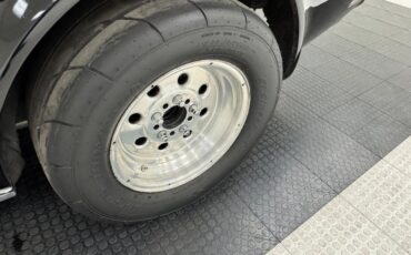 Chevrolet-Corvette-1976-Black-Black-14