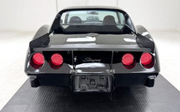 Chevrolet-Corvette-1976-Black-Black-2