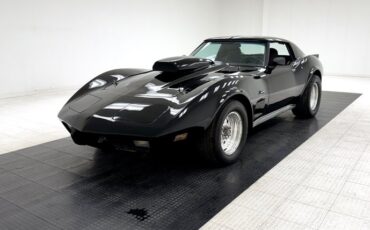 Chevrolet-Corvette-1976-Black-Black-20
