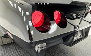 Chevrolet-Corvette-1976-Black-Black-22