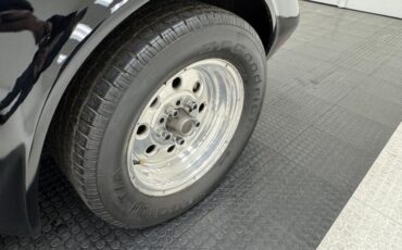 Chevrolet-Corvette-1976-Black-Black-25