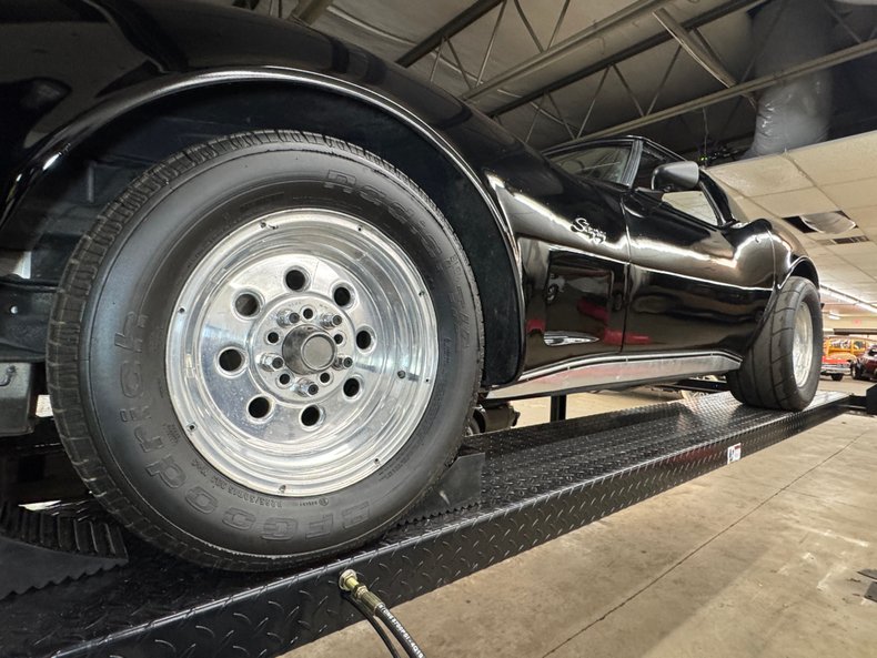 Chevrolet-Corvette-1976-Black-Black-30