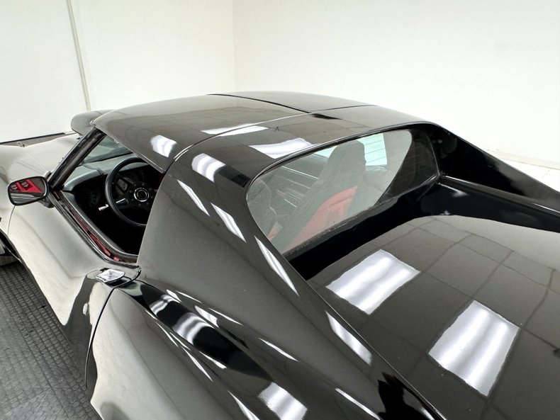 Chevrolet-Corvette-1976-Black-Black-33