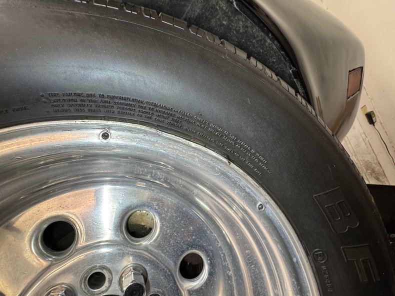 Chevrolet-Corvette-1976-Black-Black-35