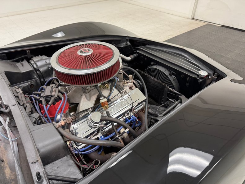 Chevrolet-Corvette-1976-Black-Black-36