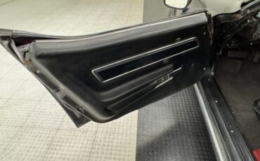 Chevrolet-Corvette-1976-Black-Black-37