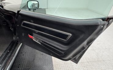 Chevrolet-Corvette-1976-Black-Black-38