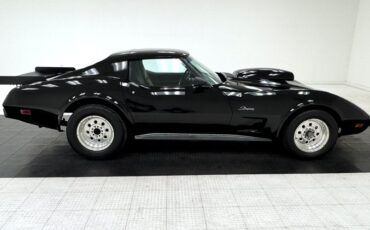 Chevrolet-Corvette-1976-Black-Black-4
