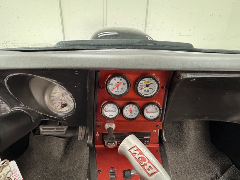 Chevrolet-Corvette-1976-Black-Black-48