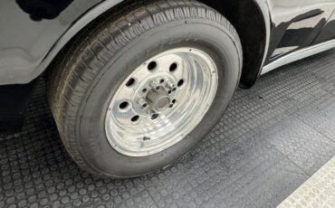 Chevrolet-Corvette-1976-Black-Black-9