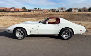 Chevrolet-Corvette-1977-1