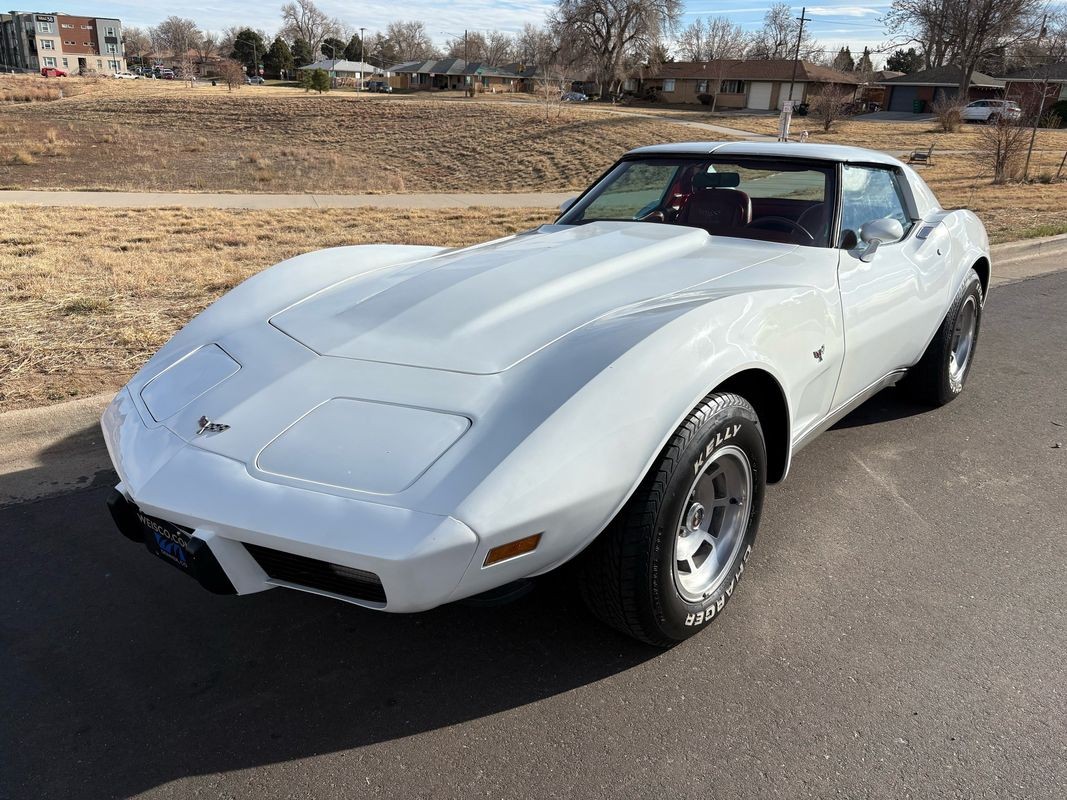 Chevrolet-Corvette-1977-10