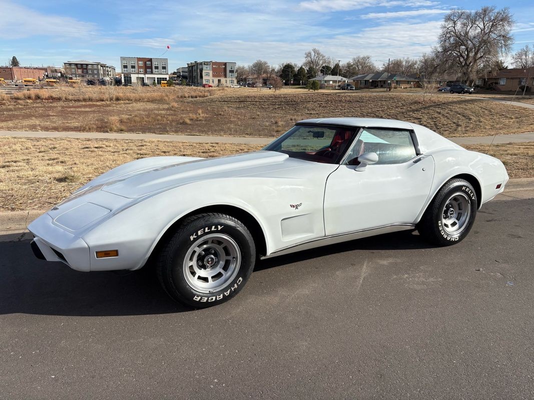 Chevrolet-Corvette-1977-11
