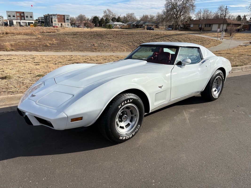 Chevrolet-Corvette-1977-12