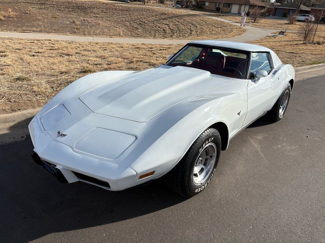 Chevrolet-Corvette-1977-13