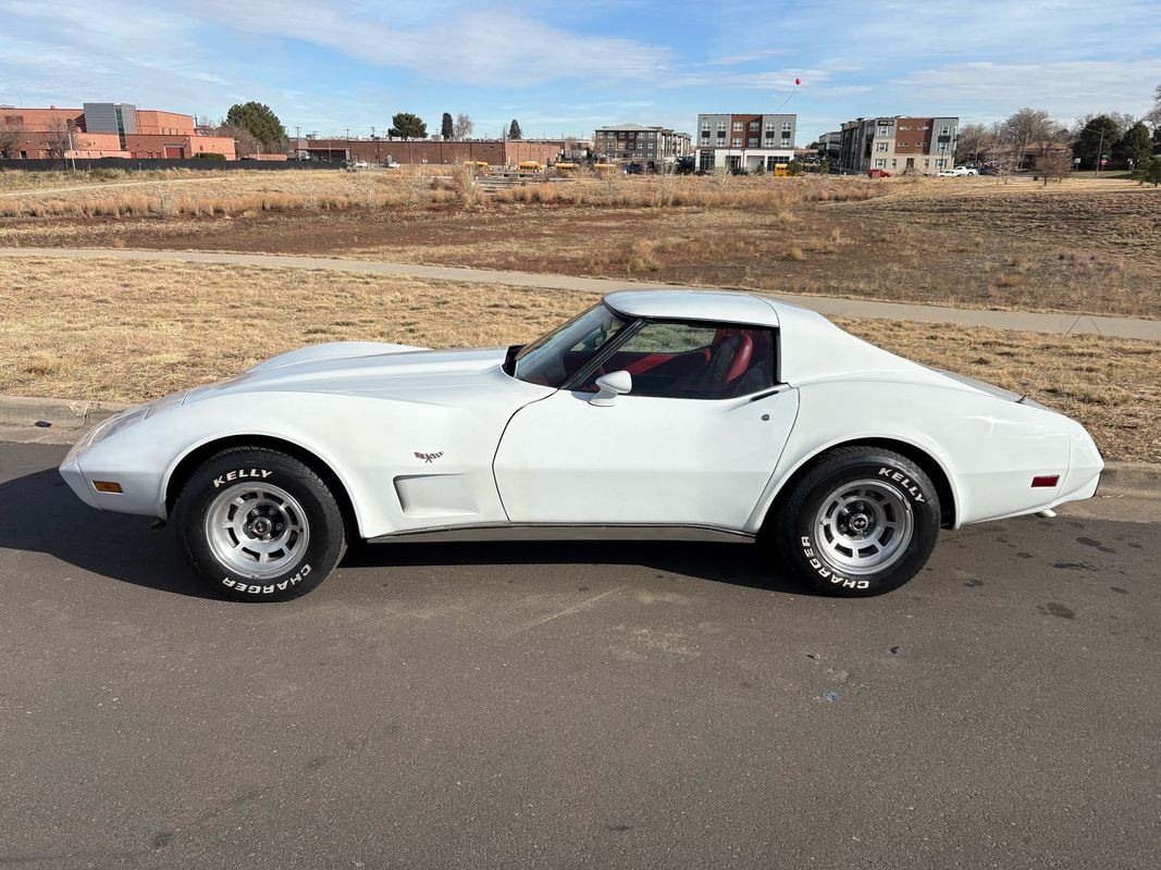 Chevrolet-Corvette-1977-17